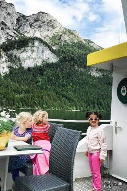 Mahesh-Babu-Family-London-Trip-Photos